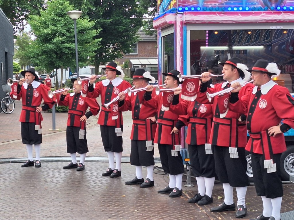 Gilde brengt kermis tot leven met traditie en een nieuwe kermiskoning