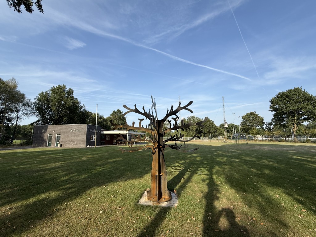Gilde Maarheeze eert overleden leden met gedenkboom