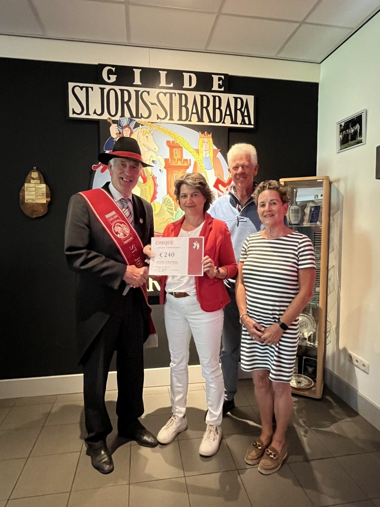 Gilde St. Joris &ndash; St. Barbara overhandigt cheque aan Wensboom Maarheeze