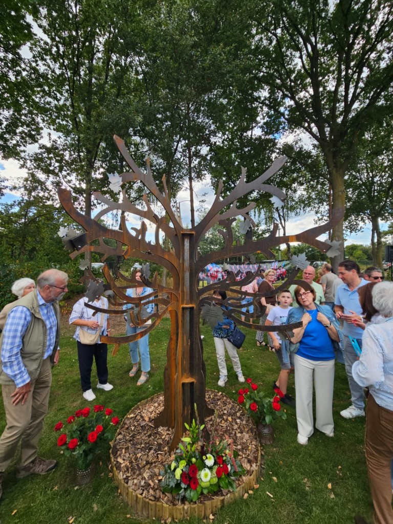 Gilde Maarheeze eert overleden leden met gedenkboom