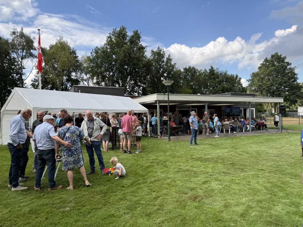 Gilde brengt kermis tot leven met traditie en een nieuwe kermiskoning