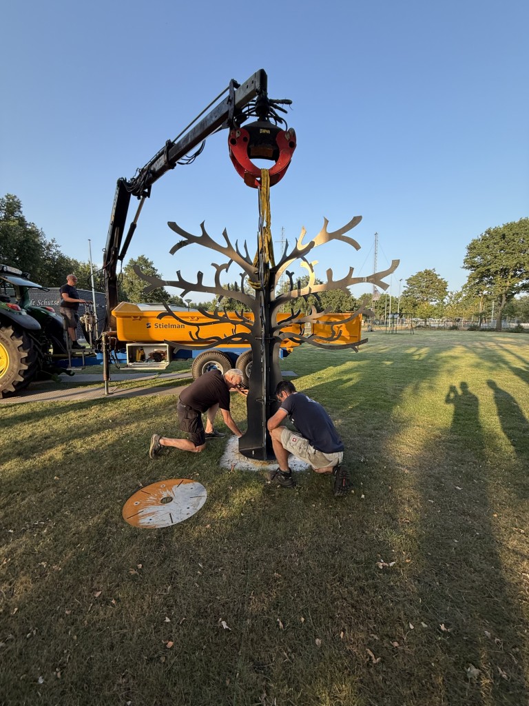 Gilde Maarheeze eert overleden leden met gedenkboom
